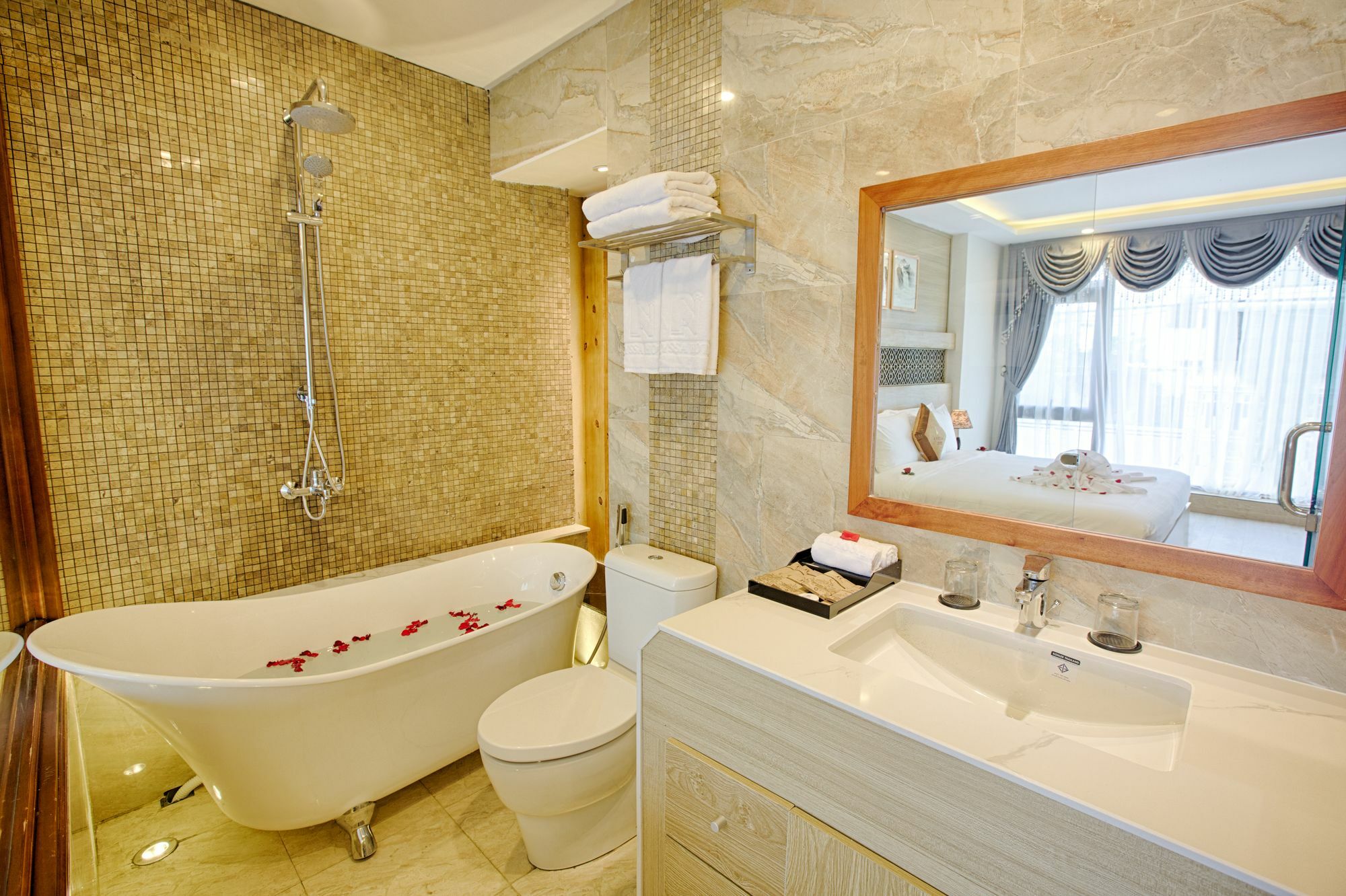 Alyssa Hotel Da Nang Exterior photo
